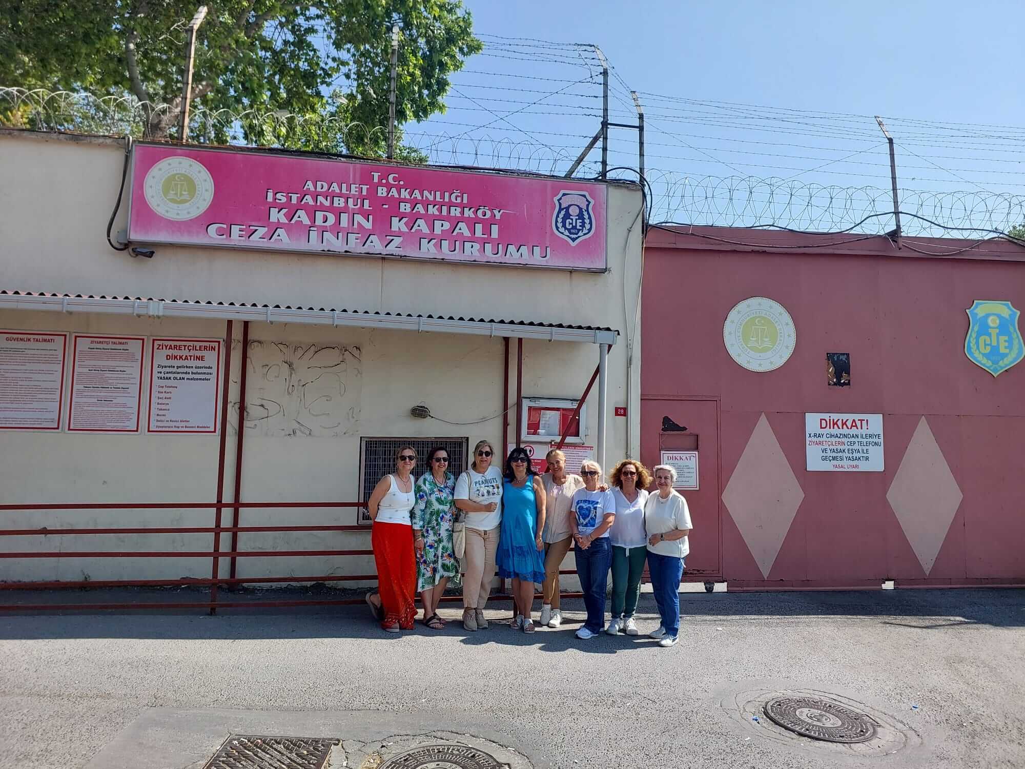 Gönüllülerden cezaevindeki çocuklara ziyaret